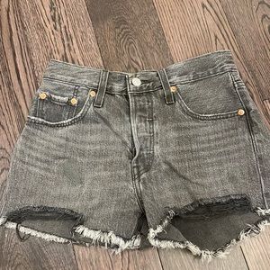 NWOT Levi’s 501 denim shorts